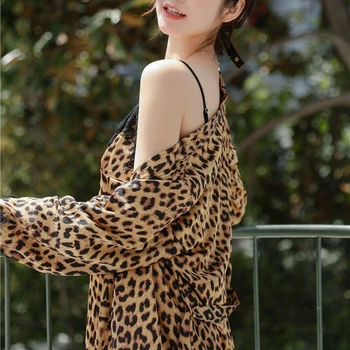 Leopardo traje sexy de mujer de verano de encaje tirantes del camisón cojín en el pecho 2-pieza de pijamas en casa de desgaste puede ser usado fuera de la túnica feminino