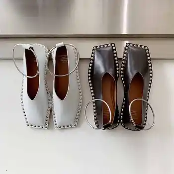 Krazing olla alta de la calle de la moda de cuero genuino remaches metálicos de pies cuadrados bajo los tacones de las mujeres populares de Internet de la estrella modernos zapatos de L1p