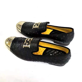 Los hombres de Cuero de Gran Tamaño de los hombres de la Moda Casual Zapatos de Diseño de la Cara Brillante y Hebilla de Metal de Oro de Dedo de los Hombres Zapatos de Conducción de los Pisos de la Parte