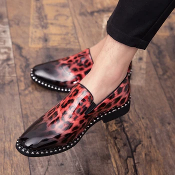Los Remaches Para Hombre Zapatos De Vestir Mocasines De Leopardo De Impresión De Cuero De Patente Formal De Los Zapatos De Los Hombres De La Marca De La Personalidad De La Discoteca Zapatos Oxford Hombre
