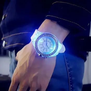 Yueshang 6 Color de luz de fondo LED Relogio Masculino Flash Luminoso de Cristal de Cuarzo Tendencia Impermeable Reloj de Pulsera Relojes de ping