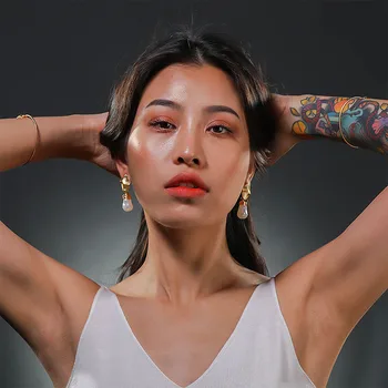 Hongye Clásico Irregulares de Metal Bohemio Natural de la Perla Pendientes de la Gota para las Mujeres Parte Simple Brincos de la Joyería Regalos de la Venta Caliente de 2020
