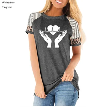Divertido Corazón el Latido del corazón en las Manos de Impresión T-shirt Mujeres Creativas Camiseta ropa de verano de Gran Tamaño Leopard Suelta la parte Superior de la Camisa de Rayas