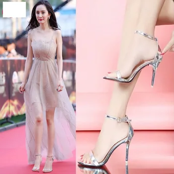 Zapatos de mujer de verano de 2020 de plata nueva pequeña fresco open toe zapatos de tacón alto sexy 10CM palabra hebilla de ultra alta sandalias de tacón