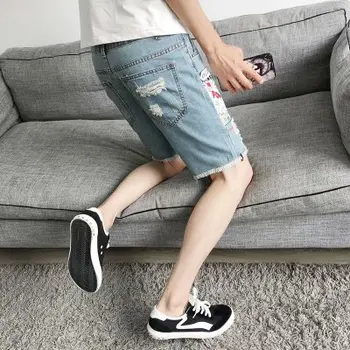 2019 verano de lavado de impresión de dibujos animados agujero de cinco puntos jeans coreano casual transpirable que los pantalones vaqueros de los estudiantes de cinco rodilla vaqueros del dril de algodón pantalones cortos