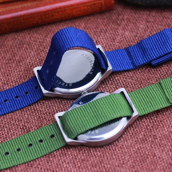 2019 CYD nuevo de la moda de alta calidad de la lona de nylon de niños de niños de cuarzo relojes de pulsera de los niños pequeños durante las 24 horas electrónicos impermeable de la cloc