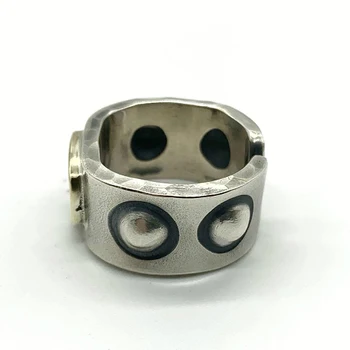 Originales e innovadores pequeño cráneo anillo de plata hecho a mano personalizado punk estilo de arte único encanto peculiar pareja de joyería de la marca