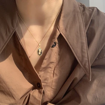 RHYSONG de la Moda de Esmalte Negro Barroco Colgantes Medio Largo de Cadena En el Cuello de Acero Inoxidable Chapado en Oro Collar de las Mujeres de la Joyería XL184